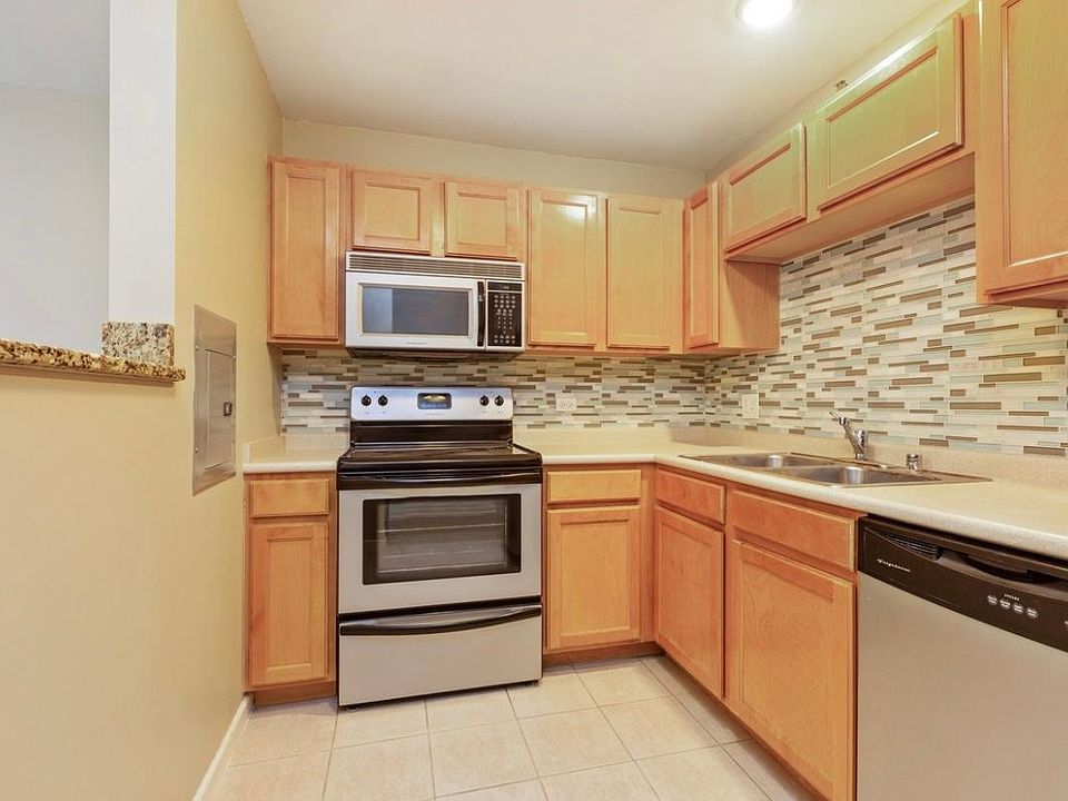1st image of 345 N La Salle Dr APT 1009