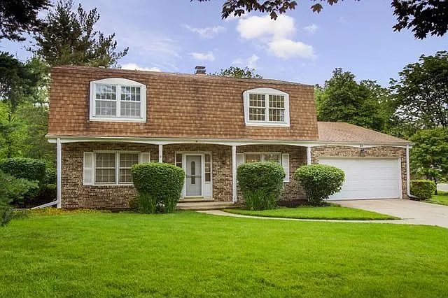 57 Sunset Ave photo 1