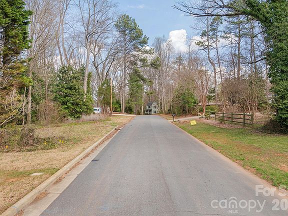 2nd image of Oakwood Ln