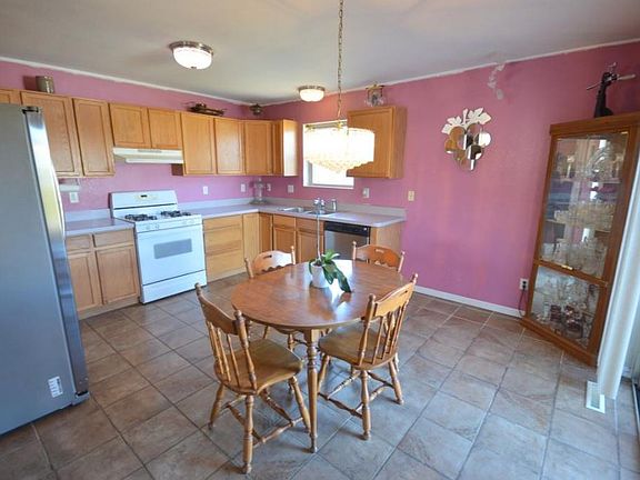 4th image of 413 Turnberry Ave