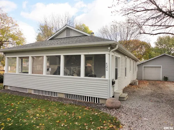 520 N White Ave, Taylorville, IL 62568