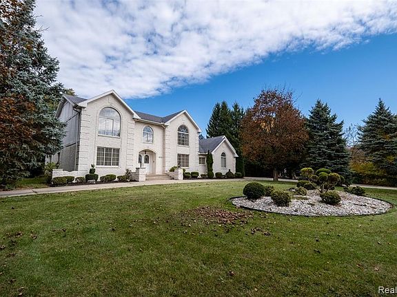 5th image of 26390 Hidden Valley Dr