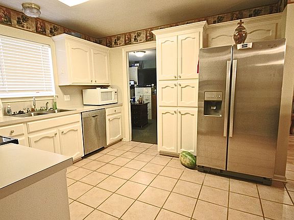 4th image of 43256 W Pond Dr