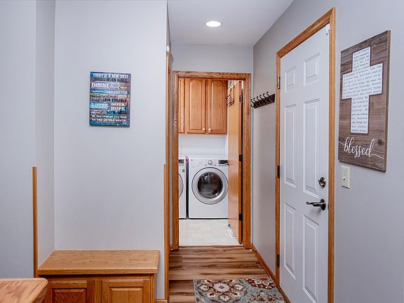 4th image of 1114 Melody Ct NW