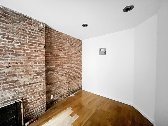 4th image of 1722 Amsterdam Ave APT 2R