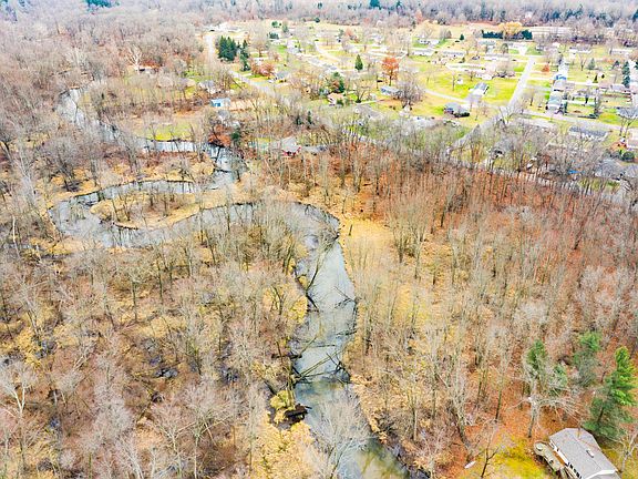 4th image of Riverview Dr