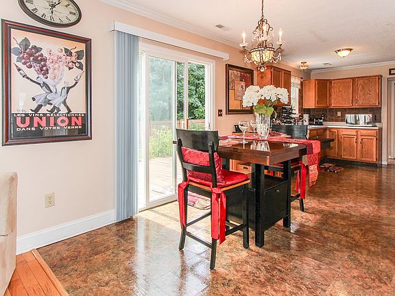 Nook overlooks scenic yd