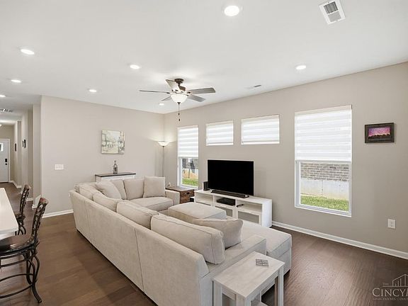 4th image of 5016 N Castle Ct