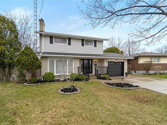 3rd image of 36 Buckingham Dr