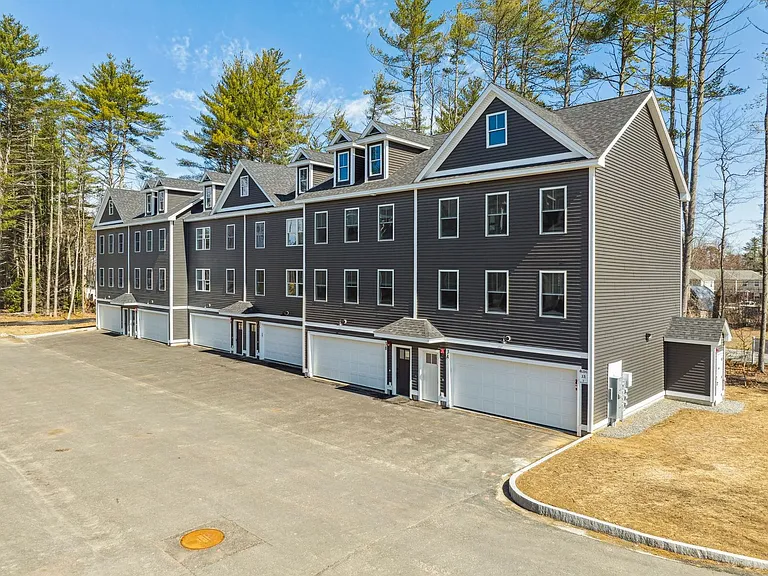 Bayberry Commons- 3 Bedroom 2.5 Bath Townhomes with 2 Car Garage — Photo 97