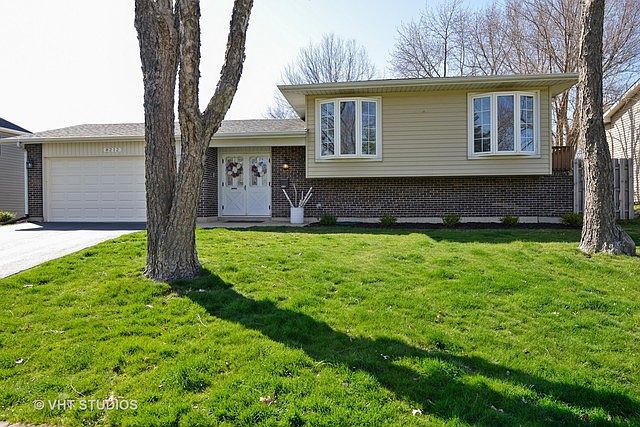 1st image of 8212 Leawood Ln