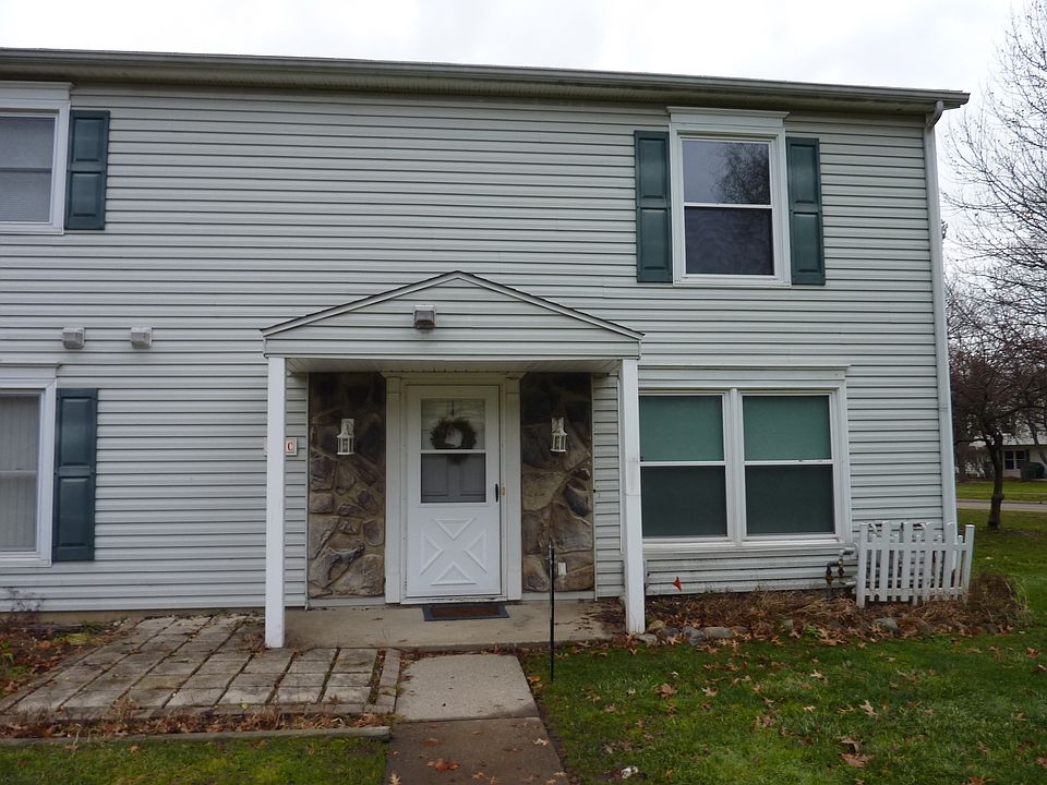 1st image of 580 Canterbury Ln