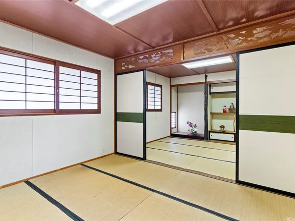 2206R California Ave, Wahiawa, HI 96786