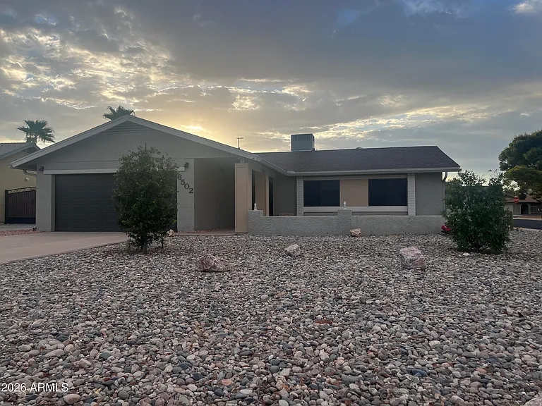 6502 W Mercer Ln — Photo 1