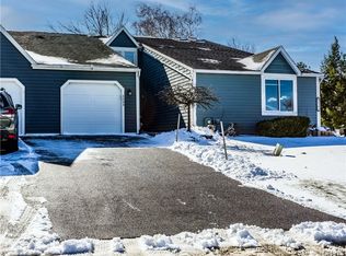 8204 Beehive Cir, Liverpool, NY 13090