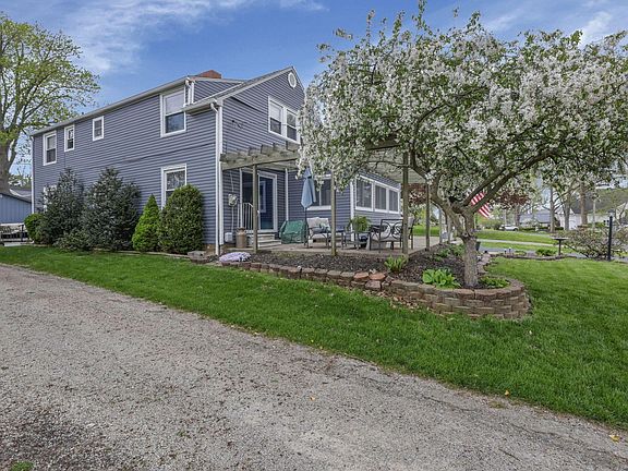 2nd image of 356 Lakeshore Dr W
