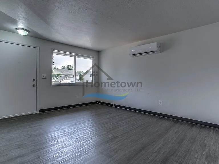 110 E Borah Ave — Photo 4