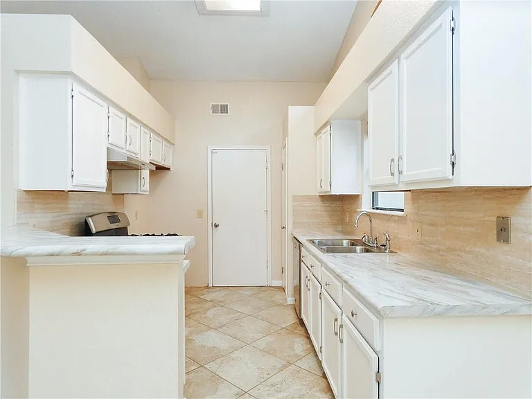 7913 Tiffany Dr — Photo 8