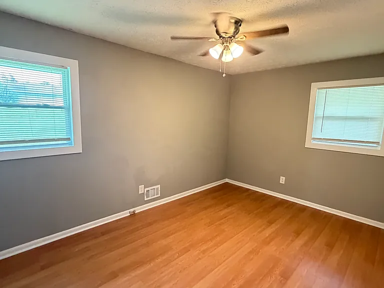 137 Andover Dr — Photo 9