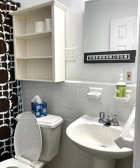 427 E Elliott Ave — Photo 11