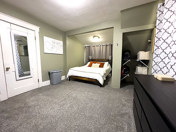 3rd image of 2050 Hewitt Ave