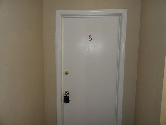 5th image of 102 Woodhill Ln APT 3