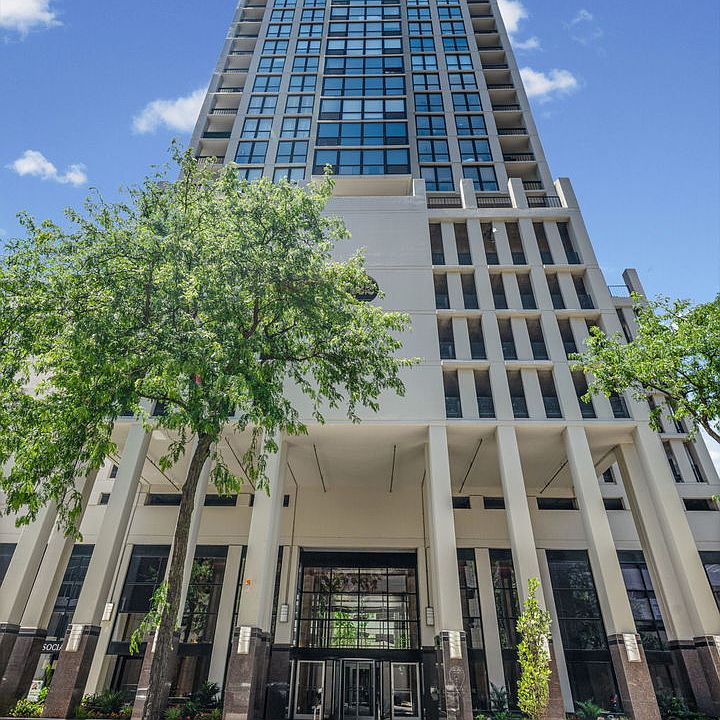 1st image of 1122 N Clark St APT 1609