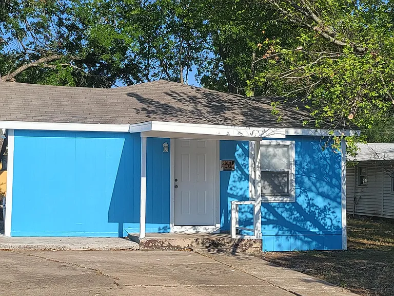 608 Vermont St — Photo 1