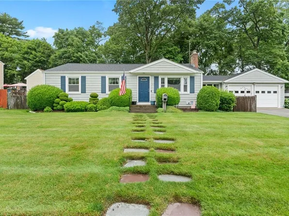 15 Rutland St, Warwick, RI 02888