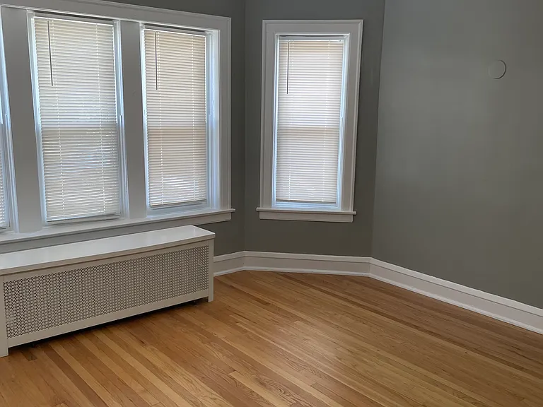 7200 S Rhodes Ave #1 — Photo 1