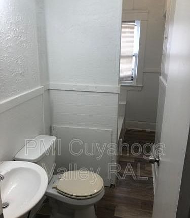 4th image of 12608 Woodside Ave