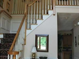 91 Prides Crossing Ln, Saunderstown, RI 02874