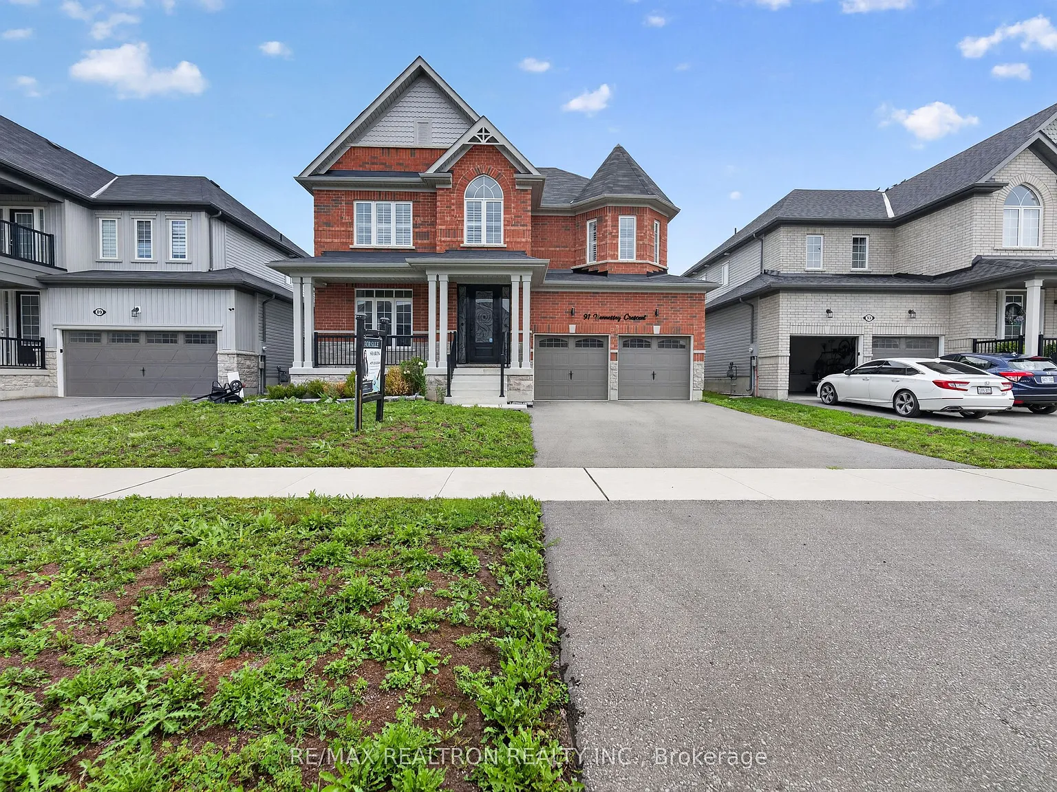 5 bed, $3,300 — Photo 1