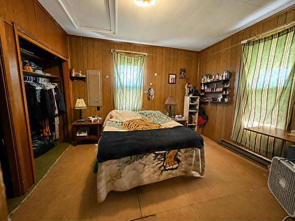 5th image of 20626 Oak St