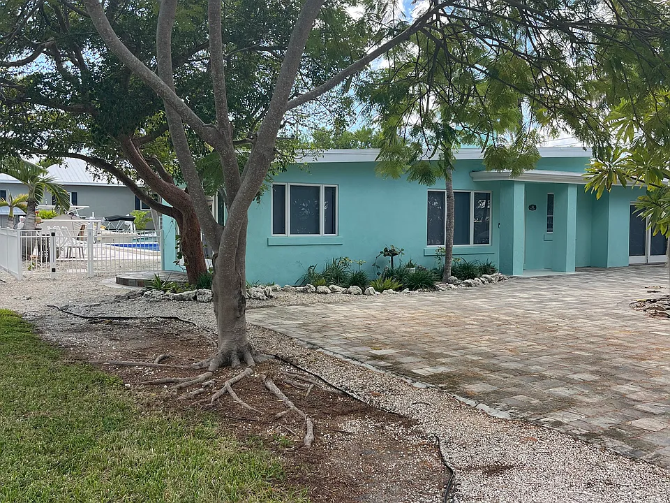 51 Drost Dr