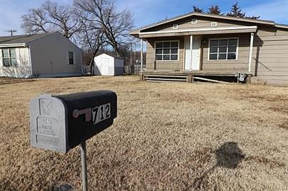 1st image of 712 W Woodland Ave
