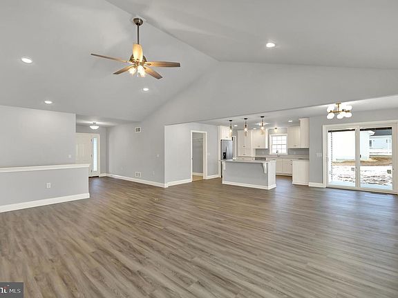 4th image of 20 Rolling Meadow Rd