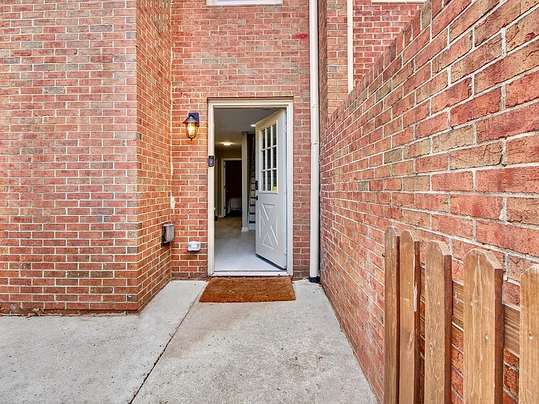 313 10th St NW — Photo 34