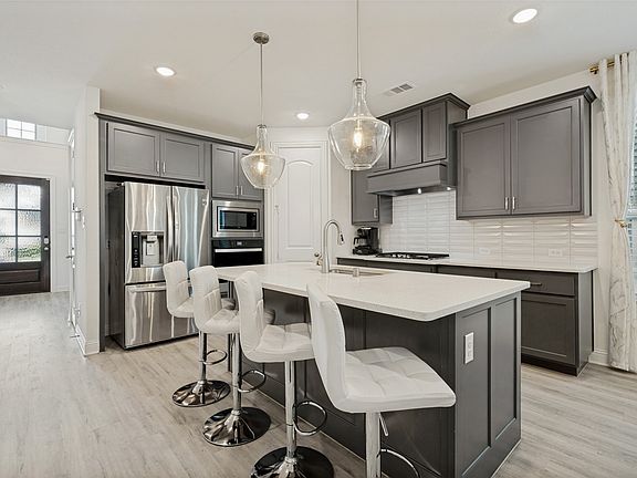 3rd image of 2829 Epping Way