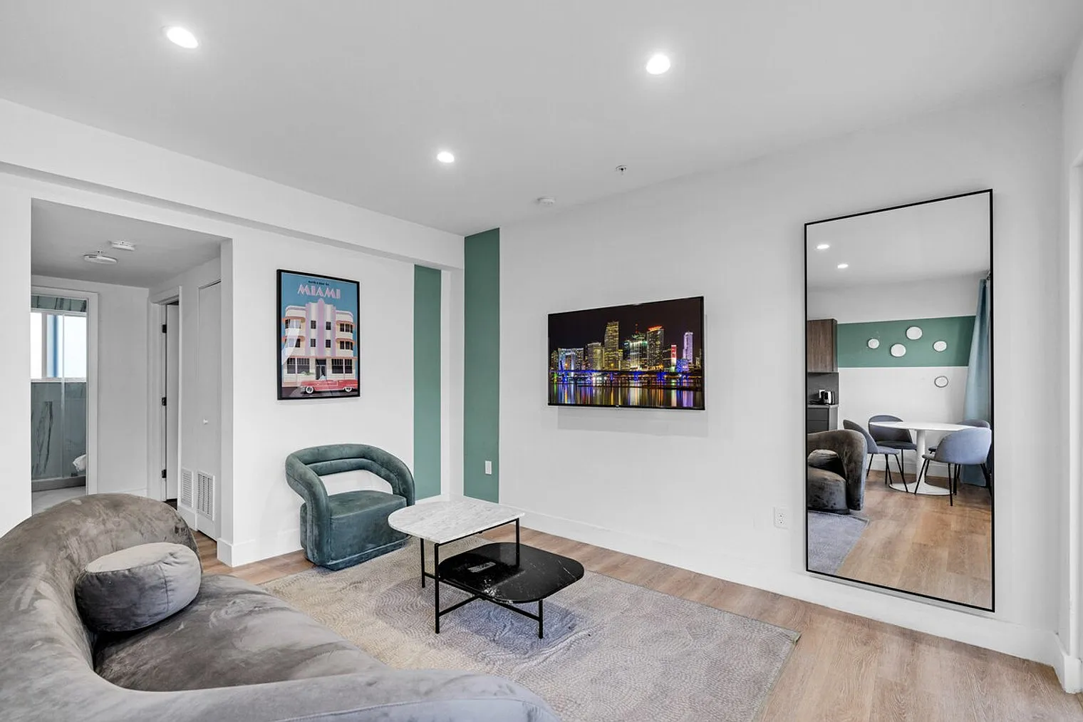 2 bed, 1.0 bath, 796 sqft, $6,933 — Photo 2