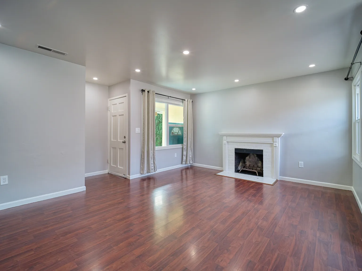 3 bed, 1000 sqft, $3,600 — Photo 4