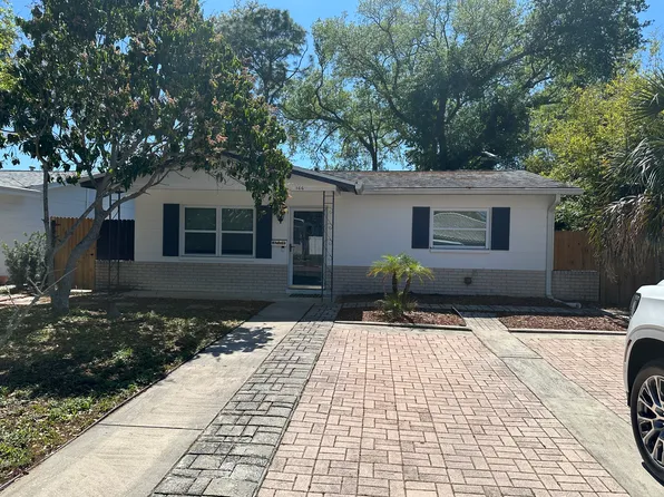 166 SW Lincoln Cir N, Saint Petersburg, FL 33703