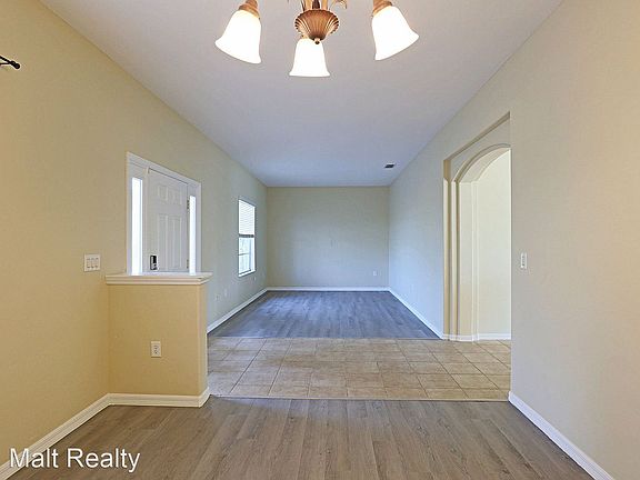 4th image of 102 NW 1st Pl