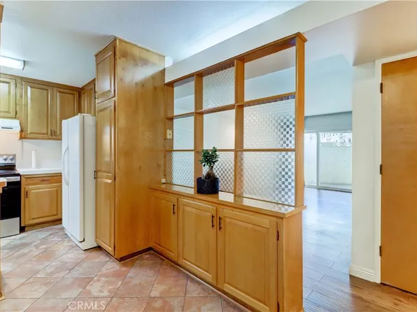 675 S Indian Hill Blvd APT C, Claremont, CA 91711
