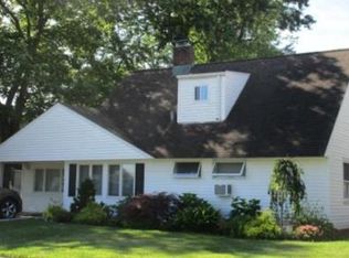 43 Farmedge Rd, Levittown, NY 11756