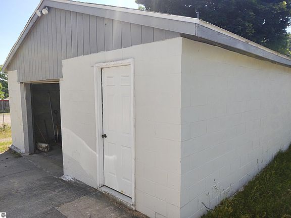 5th image of 8039 Ballard St