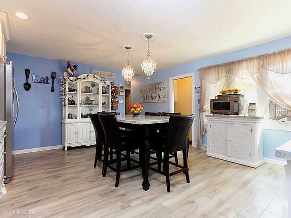 5th image of 15543 Catalina Ct