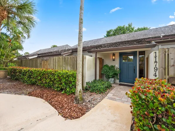 11794 Wimbledon Circle, Wellington, FL 33414