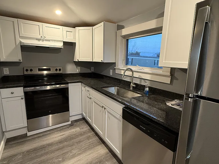 149 Bristol Ferry Rd — Photo 7