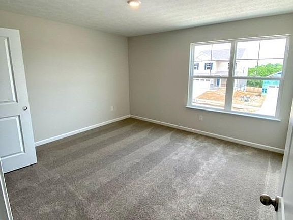 5th image of 139 Ashburn Way